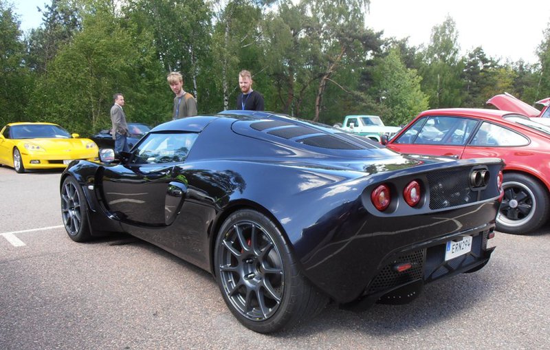 Johan Zackrissons Exige med BMW V10.JPG