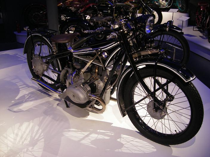 Förkrigs BMW, redan då hade dom boxer motor &amp; kardandrift.