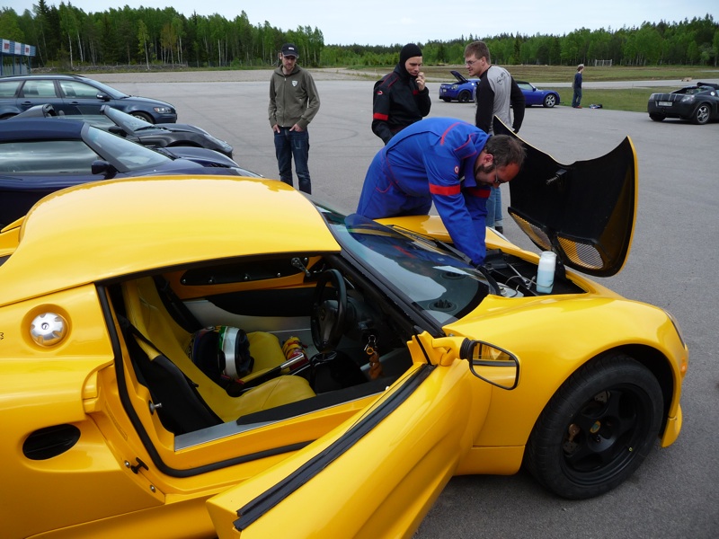 Motorstopp, dålig kontakt med batteriet.