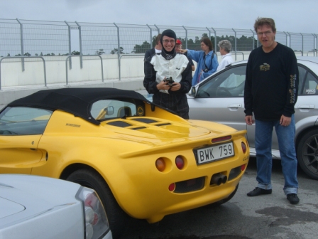 Nillet och Johanna förbereder en ny attack på den svåra banan.JPG