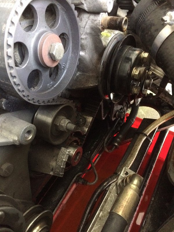 Remskiva på vevaxel demonterad