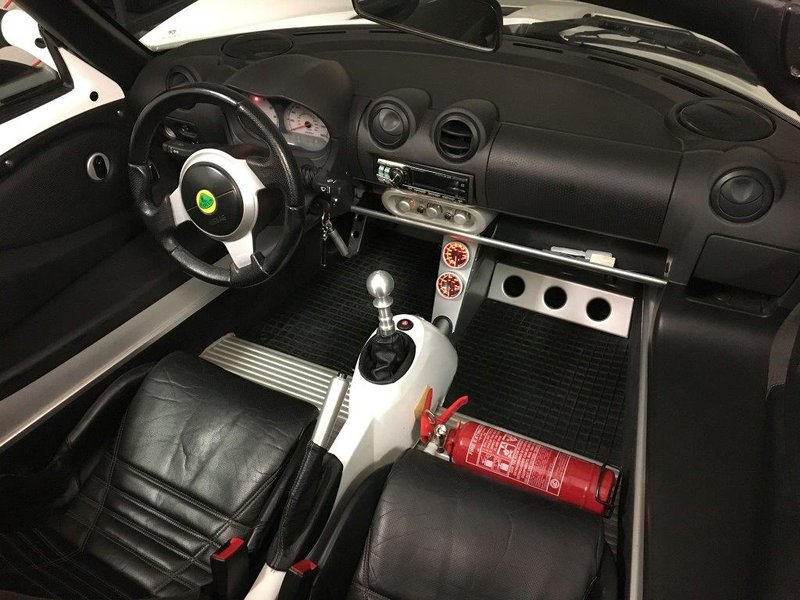 Oljetrycks- och tempmätare på plats.jpg