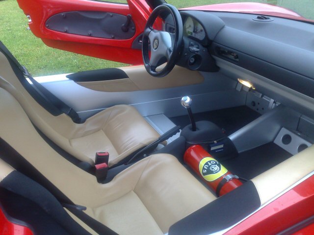 Lotus in från h. dörr.jpg