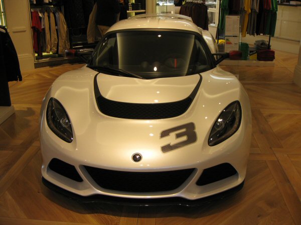 Exige S stod där också.