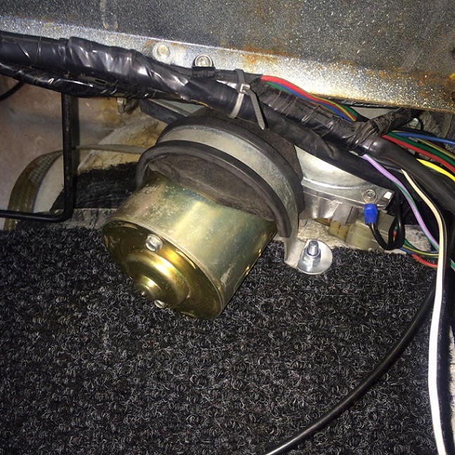 Vindrutetorkarmotor B2.jpg