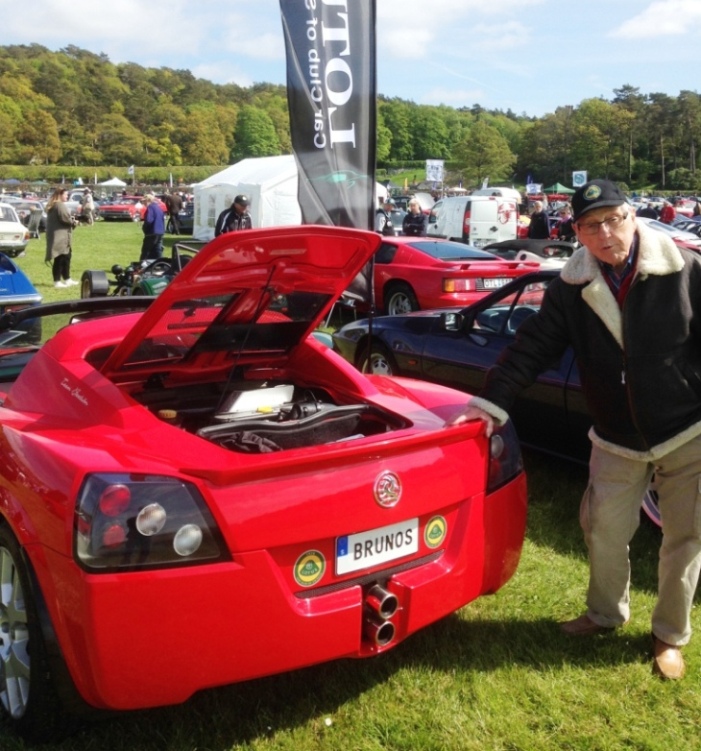 Brunos bil (se regplåten)