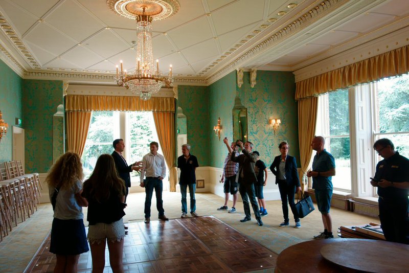 Festlokalen där det precis varit bröllop