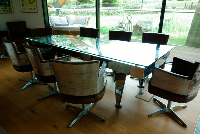 Konferensbord gjord av en vinge